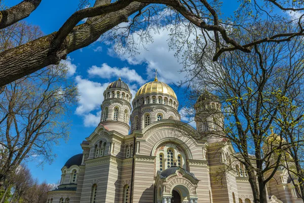 ラトビアのリガにあるキリスト大聖堂またはロシア正教会の出身 — ストック写真