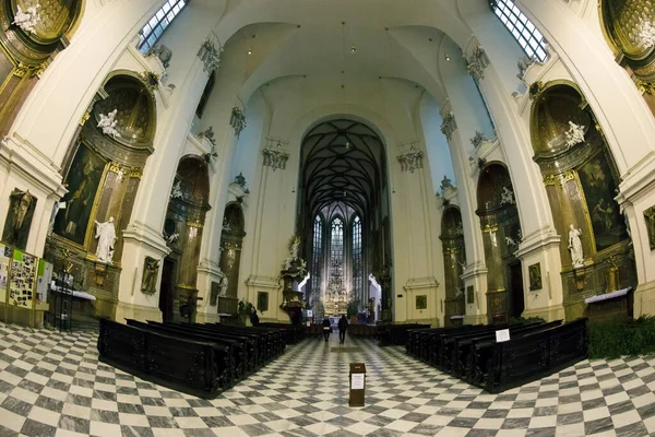 2016年12月15日チェコ ブルノ 聖ペテロ大聖堂とパウロ大聖堂の内部 この地にはロマネスク様式の教会があり 14世紀にゴシック様式で再建された — ストック写真