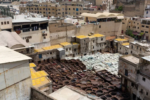 Fez Marrocos Julho 2014 Tradicional Souk Curtume Fez Marrocos — Fotografia de Stock