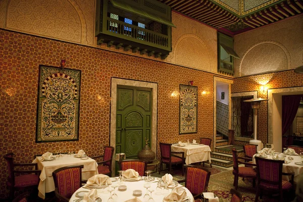 チュニジアのチュニス 2009年2月5日 チュニスの伝統的なスタイルのアラブレストランのインテリア — ストック写真