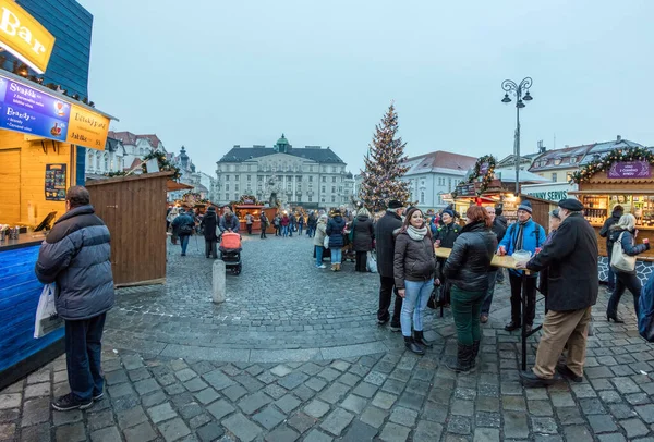 Brno República Checa Dezembro 2016 Pessoas Navegando Barracas Mercado Mercado — Fotografia de Stock