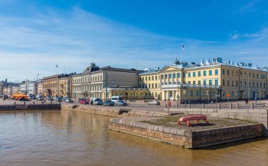 HELSINKI, FINLAND - 4 Mayıs 2016: Surlardan Başkanlık Sarayı manzarası. Helsinki Finlandiya 'nın başlıca siyasi, eğitim, mali, kültürel ve araştırma merkezidir.