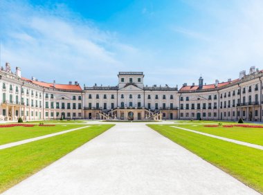 aranjuez, Madrid, İspanya 'nın merkezindeki kraliyet sarayı.