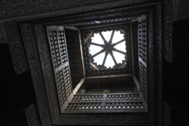 Cordoba, İspanya 'daki eski ahşap pencere.