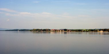 Akşamları gölün güzel manzarası