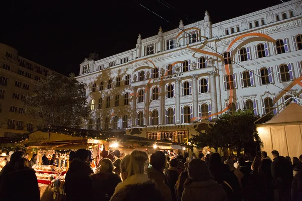 Budapest Węgry Grudzień Niezidentyfikowani Odwiedzają Coroczne Jarmark Bożonarodzeniowy Placu Vorosmarty — Zdjęcie stockowe