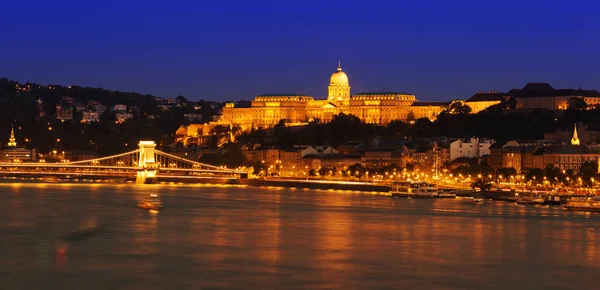 Kungliga Slottet Och Kedjebron Solnedgången Budapest — Stockfoto