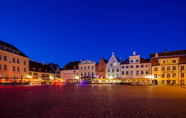 Tallinn Estônia Maio 2016 Arquitetura Praça Prefeitura Iluminação Colorida Centro — Fotografia de Stock