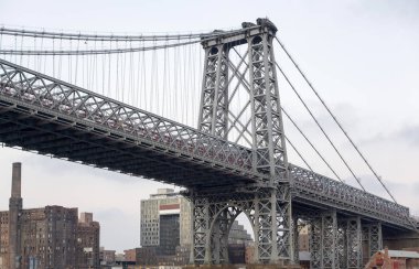 New York'ta Williamsburg asma köprü görünümü. 