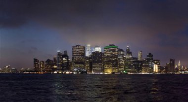 Brooklyn tarafında ve Doğu Nehri New York Manhattan binalar