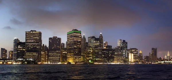 Látogatóink Brooklyni Oldalon East River New York Manhattan Épületek — Stock Fotó