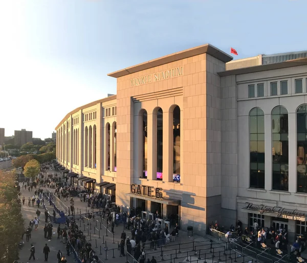 Bronx New York October Front Gate Yankee Stadium Fans Lining — Stock Photo, Image