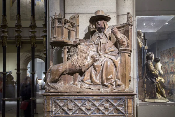 ニューヨーク ニューヨーク 2018 メトロポリタン美術館の中の彼の研究地方に聖ヒエロニムスの彫刻を木材 — ストック写真