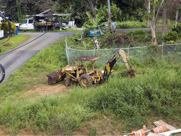 Rusted Ford Holland CaseLoader Tractor Backhoe Bulldozer Bayamon — Stock Photo, Image