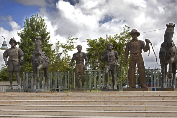 Gedenkstatuen des Konquistadors, Afrikaners, Tino und Jibaro Baya — Stockfoto