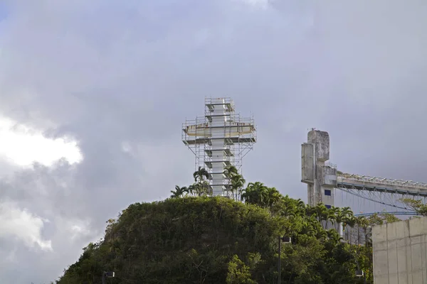Christian Cross with scafolding at Luis A. Ferre Science Park Ba — Stock Photo, Image