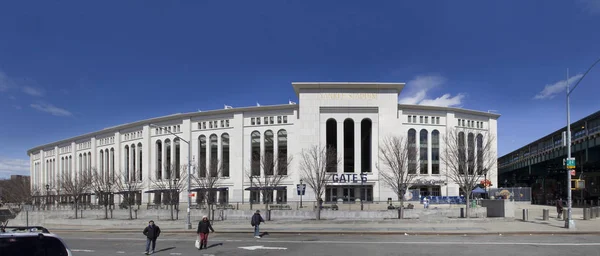 Amplia vista angular del Estadio Yankee en el Bronx Nueva York — Foto de Stock