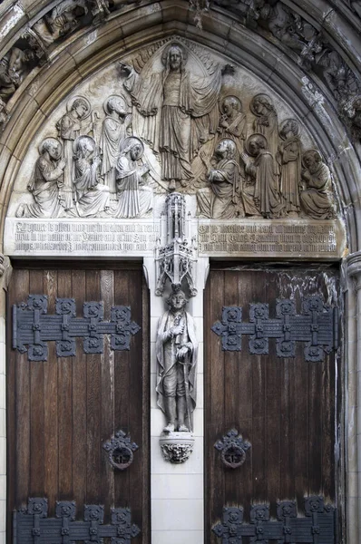 Close-up van deur in Saint John Divine Church in Manhattan — Stockfoto