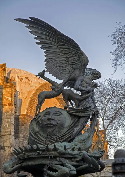 The Peace Fountain located next to the Cathedral of Saint John t — Stock Photo, Image