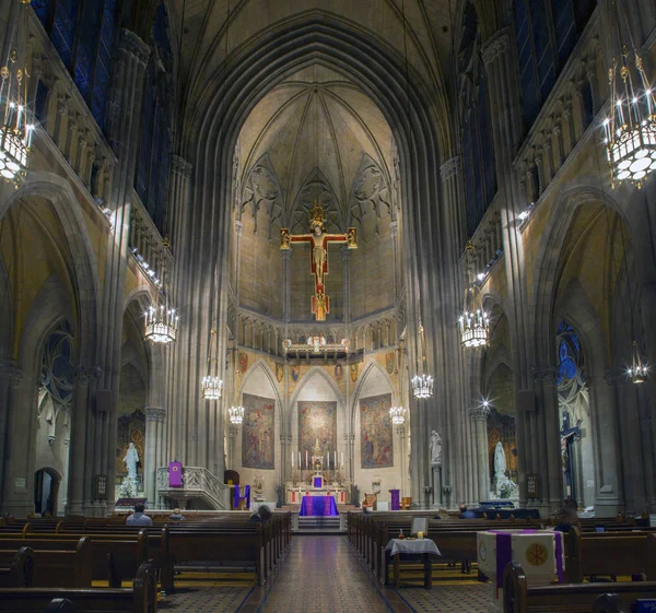 Interiér kostela blažené Svátlivé NYC — Stock fotografie