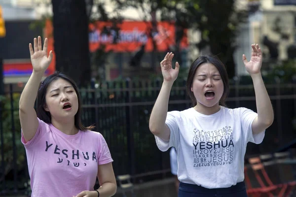 İsa Kilisesi ibadet ekibi üyeleri Nyc övgü şarkı