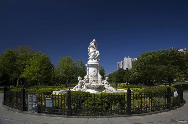 Image of Heinrich Heine Memorial fountain in Joyce Kilmer park B — Stock Photo, Image