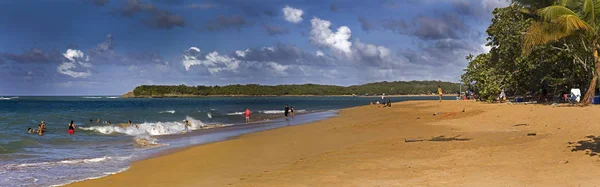 Praia costeira nordeste de Porto Rico — Fotografia de Stock