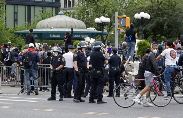 New York New York Usa Června 2020 Policajti Nosí Helmy — Stock fotografie