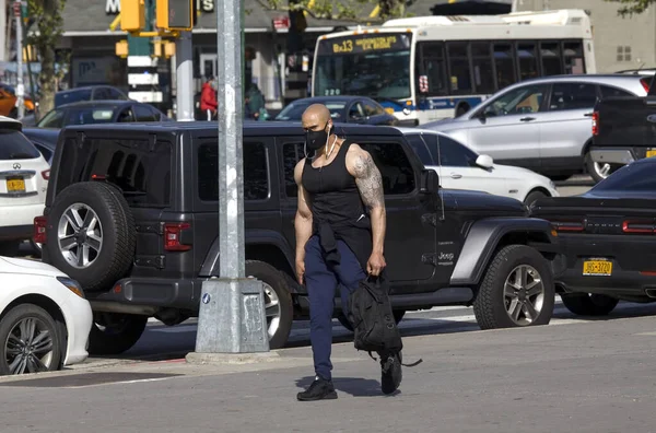 Bronx Nova Iorque Eua Junho 2020 Homem Musculoso Usa Máscara — Fotografia de Stock