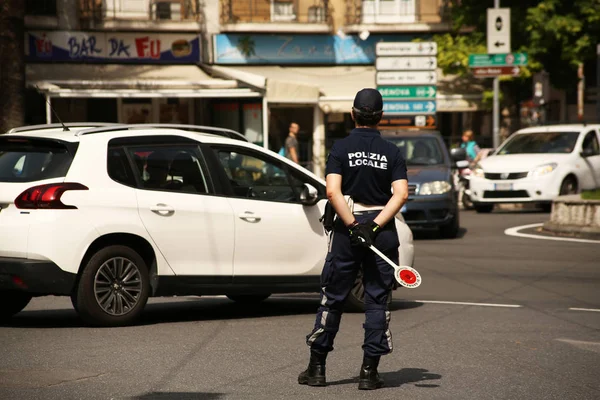 サンレモ イタリア 月10日 2018 イタリアの警察官は トラフィックを規制します — ストック写真