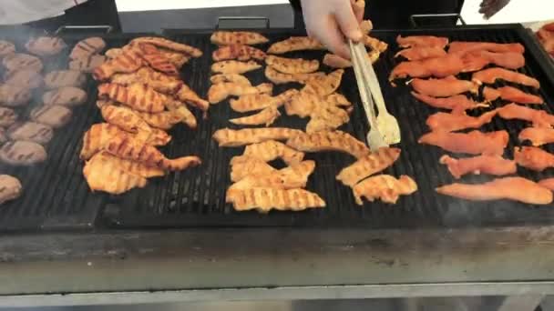 Juicy Apetyczny Turcja Lub Chiken Filet Gotowanie Grilla Gotować Ręce — Wideo stockowe