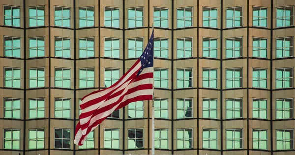 Pohled Americké Vlajky Budování Zázemí Centrum Miami — Stock fotografie
