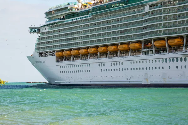 Cruise Ship Departing Miami Port City Famous Tropical Destination Cruises — Stock Photo, Image