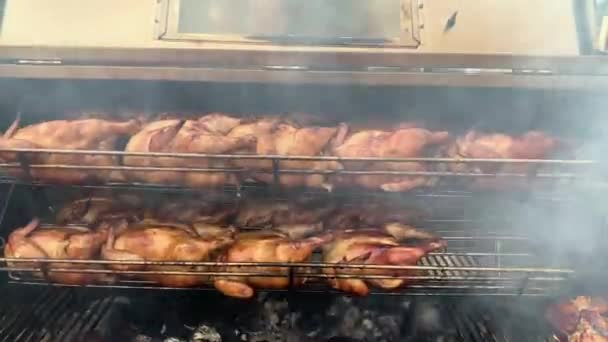 Rotisserie Chicken Grill Rotating Delicious Grilled Chicken Street Market — Stock Video