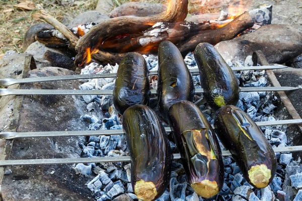 Berenjenas Pinchos Cocinados Sobre Fuego Carbón — Foto de Stock