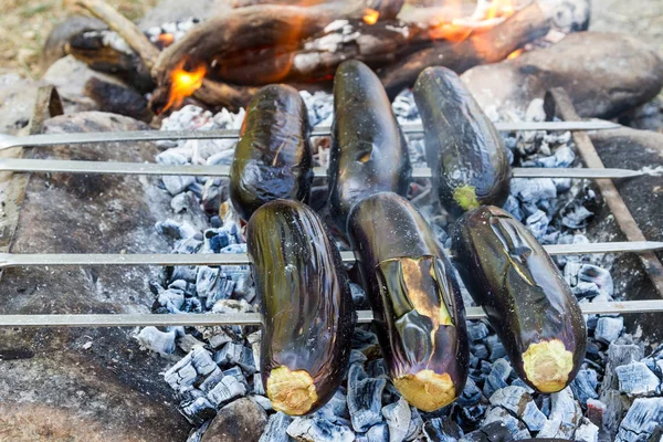 Aubergines Brochettes Gekookt Houtskoolvuur — Stockfoto