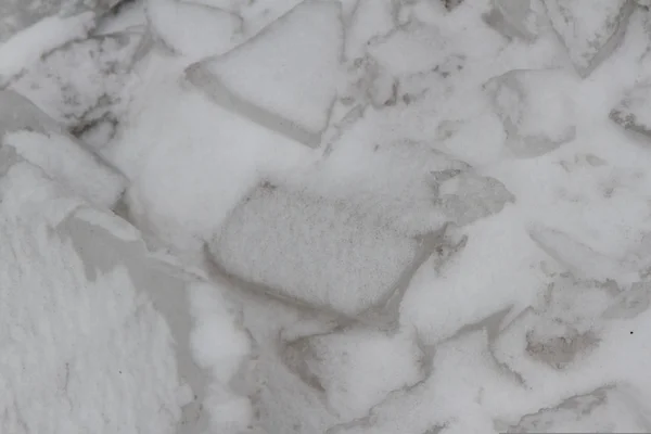 Большие Блоки Льда Грязном Снегу — стоковое фото