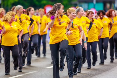 Portland, Oregon, Amerika Birleşik Devletleri - 9 Haziran 2018: Bir kez daha tekrar Marching Band Portland sırasında Grand çiçek geçit çevresinde Festival 2018 gül.