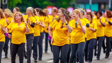 Portland, Oregon, Amerika Birleşik Devletleri - 9 Haziran 2018: Bir kez daha tekrar Marching Band Portland sırasında Grand çiçek geçit çevresinde Festival 2018 gül.