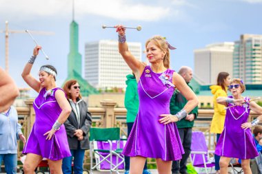 Portland, Oregon, Amerika Birleşik Devletleri - 9 Haziran 2018: Bir kez daha tekrar Marching Band Portland sırasında Grand çiçek geçit çevresinde Festival 2018 gül.