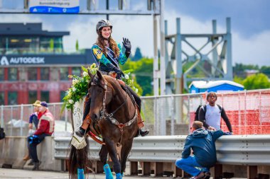 Portland, Oregon, Amerika Birleşik Devletleri - 9 Haziran 2018: Kraliçe Emma Portland sırasında Grand çiçek geçit Festivali 2018 gül.