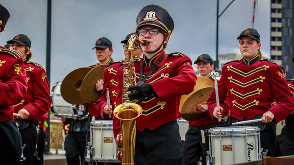 Portland, Oregon, Amerika Birleşik Devletleri - 9 Haziran 2018: Güney Kitsap lise bandosu Portland sırasında Grand çiçek geçit Festival 2018 gül.