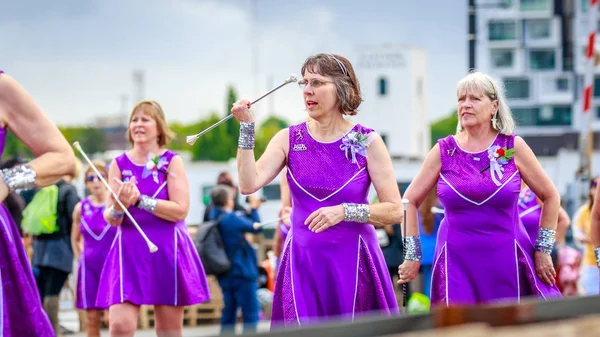Portland, Oregon, Amerika Birleşik Devletleri - 9 Haziran 2018: Bir kez daha tekrar Marching Band Portland sırasında Grand çiçek geçit çevresinde Festival 2018 gül.
