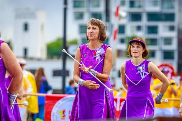 Portland, Oregon, Amerika Birleşik Devletleri - 9 Haziran 2018: Bir kez daha tekrar Marching Band Portland sırasında Grand çiçek geçit çevresinde Festival 2018 gül.