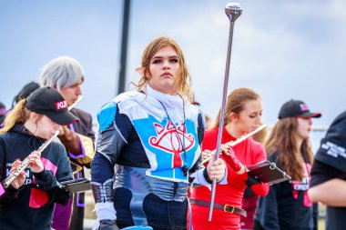 Portland, Oregon, Amerika Birleşik Devletleri - 9 Haziran 2018: Kentlake lise bandosu Portland sırasında Grand çiçek geçit Festival 2018 gül.