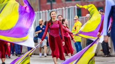 Portland, Oregon, Amerika Birleşik Devletleri - 9 Haziran 2018: Westview lise bandosu Portland sırasında Grand çiçek geçit Festival 2018 gül.