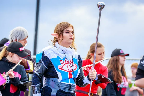 Portland, Oregon, Amerika Birleşik Devletleri - 9 Haziran 2018: Kentlake lise bandosu Portland sırasında Grand çiçek geçit Festival 2018 gül.
