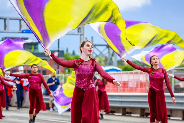 Portland, Oregon, Amerika Birleşik Devletleri - 9 Haziran 2018: Westview lise bandosu Portland sırasında Grand çiçek geçit Festival 2018 gül.