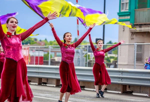 Portland, Oregon, Amerika Birleşik Devletleri - 9 Haziran 2018: Westview lise bandosu Portland sırasında Grand çiçek geçit Festival 2018 gül.
