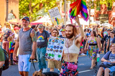 Portland, Oregon, Amerika Birleşik Devletleri - 17 Haziran 2018: Portland'ın 2018 gurur geçit topluluk çeşitlilik yansıtır.